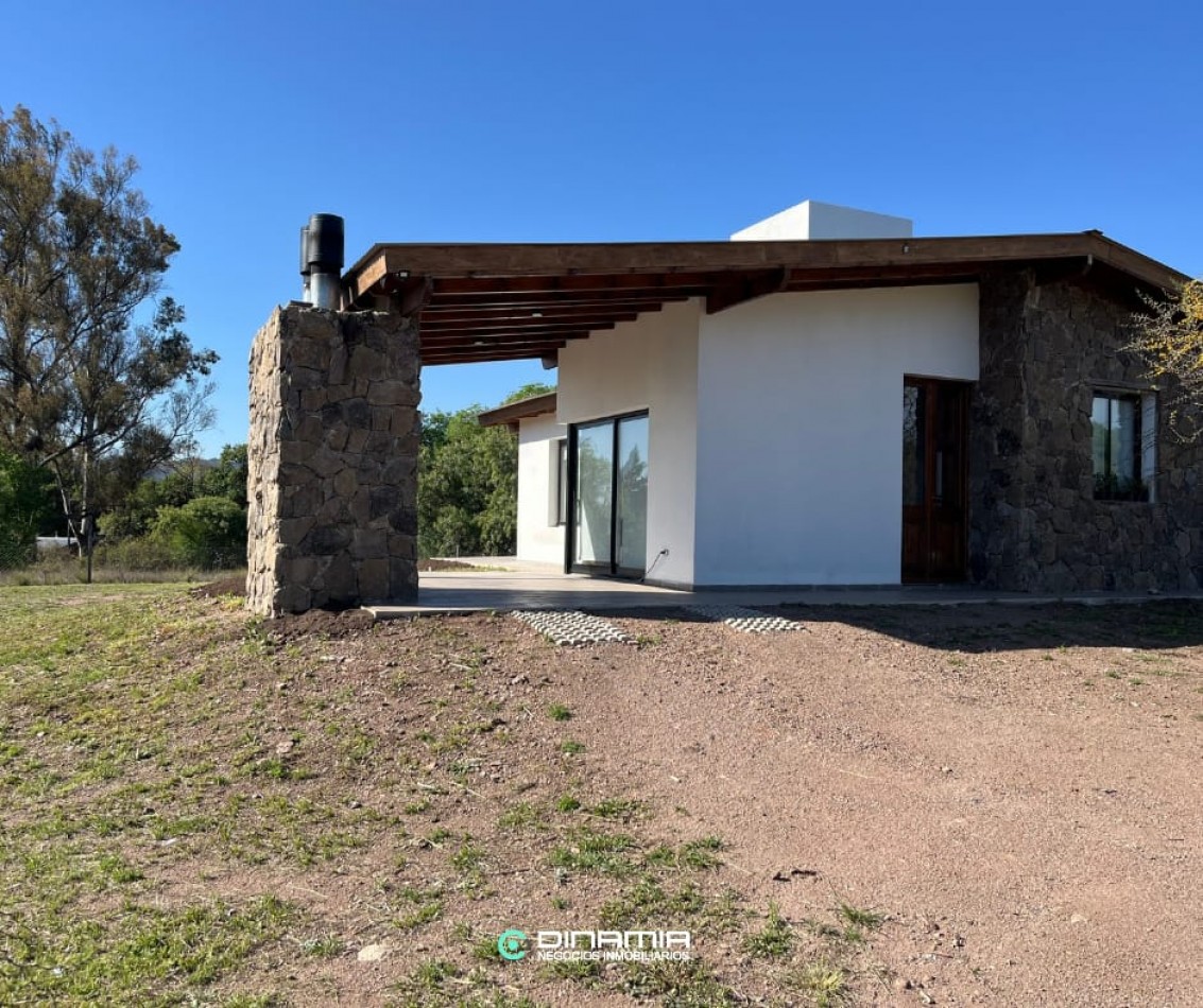 SE VENDE CASA EN BARRIO VILLA DEL PARQUE, VILLA RUMIPAL.