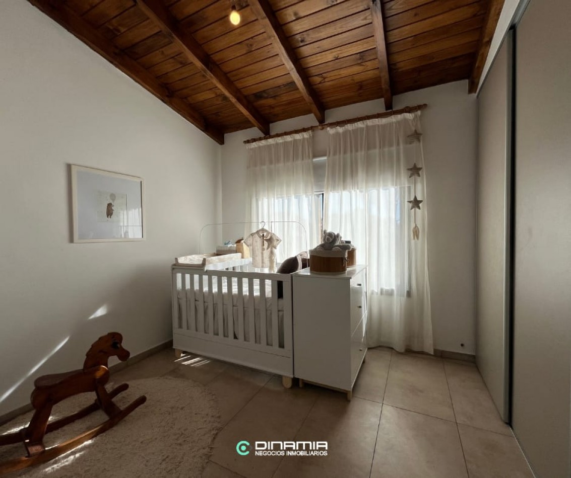 SE VENDE CASA EN BARRIO VILLA DEL PARQUE, VILLA RUMIPAL.
