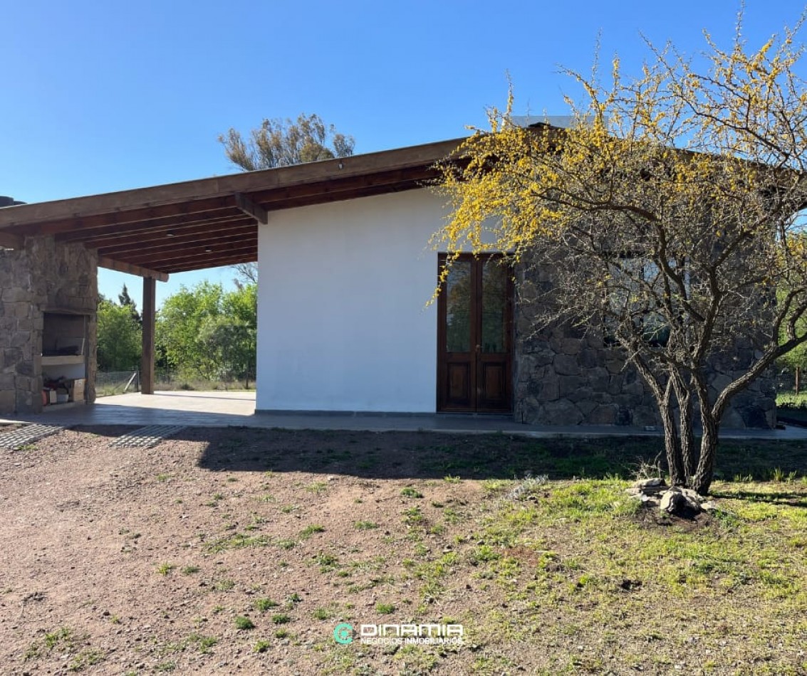 SE VENDE CASA EN BARRIO VILLA DEL PARQUE, VILLA RUMIPAL.