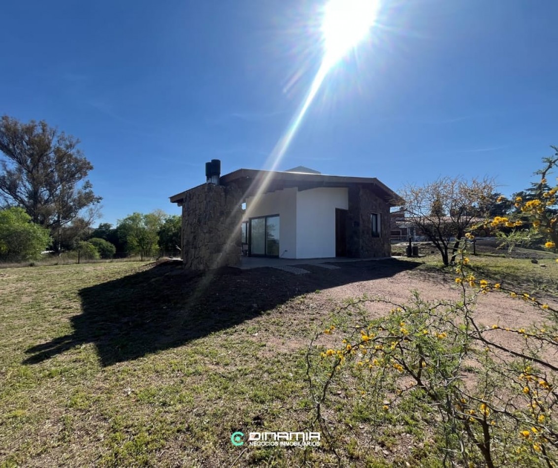SE VENDE CASA EN BARRIO VILLA DEL PARQUE, VILLA RUMIPAL.