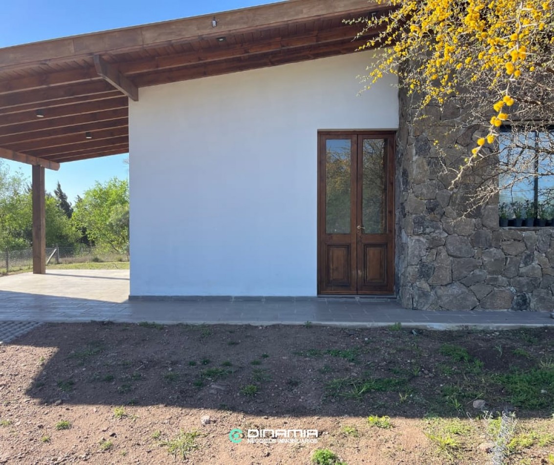 SE VENDE CASA EN BARRIO VILLA DEL PARQUE, VILLA RUMIPAL.
