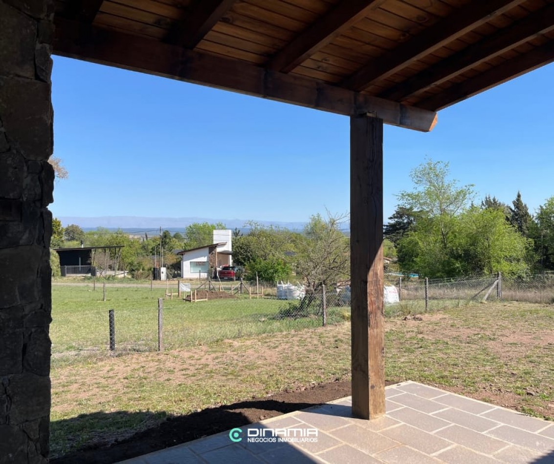 SE VENDE CASA EN BARRIO VILLA DEL PARQUE, VILLA RUMIPAL.
