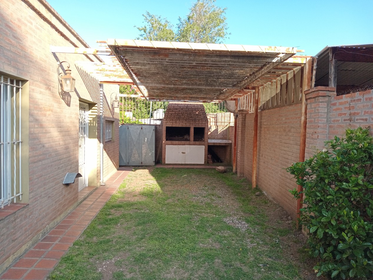 SE ALQUILA CASA CERCA DEL CENTRO EN VILLA DEL DIQUE