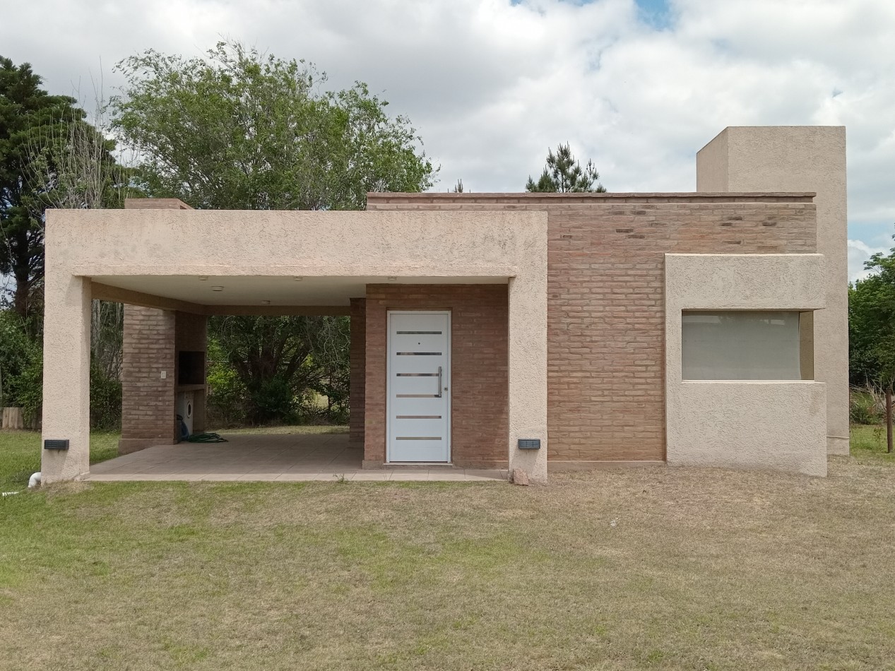 SE ALQUILA CASA EN VILLA RUMIPAL