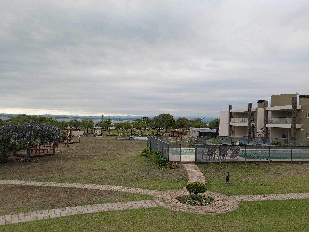 SE ALQUILA DEPARTAMENTO FRENTE AL LAGO EN VILLA RUMIPAL