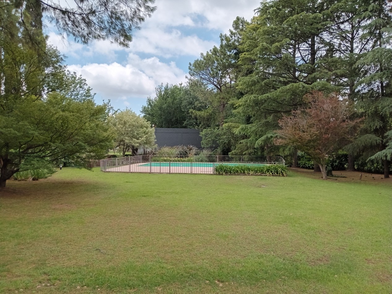 SE ALQUILA CASONA A POCOS METROS DEL LAGO EN VILLA DEL DIQUE