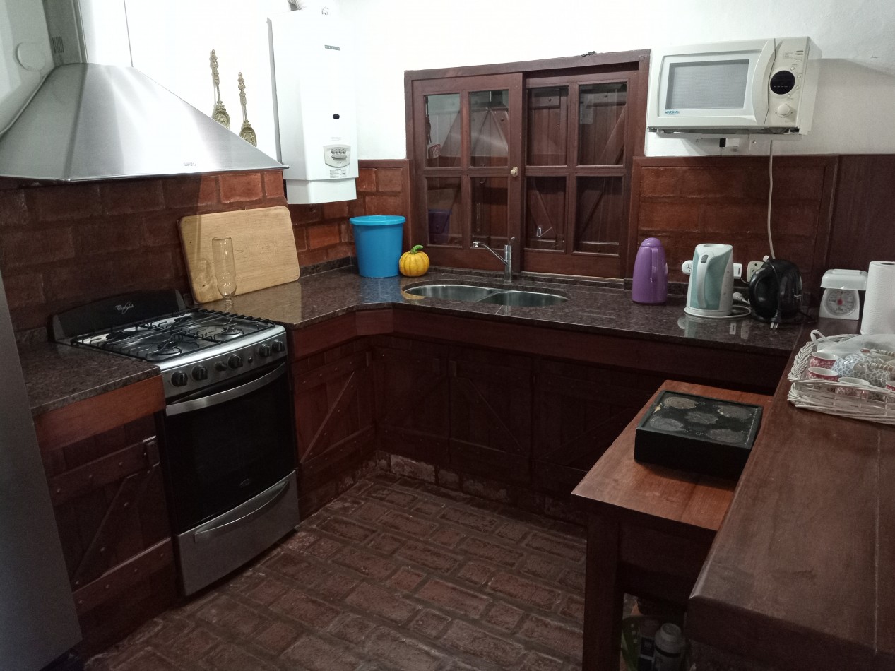 SE ALQUILA CASONA A POCOS METROS DEL LAGO EN VILLA DEL DIQUE