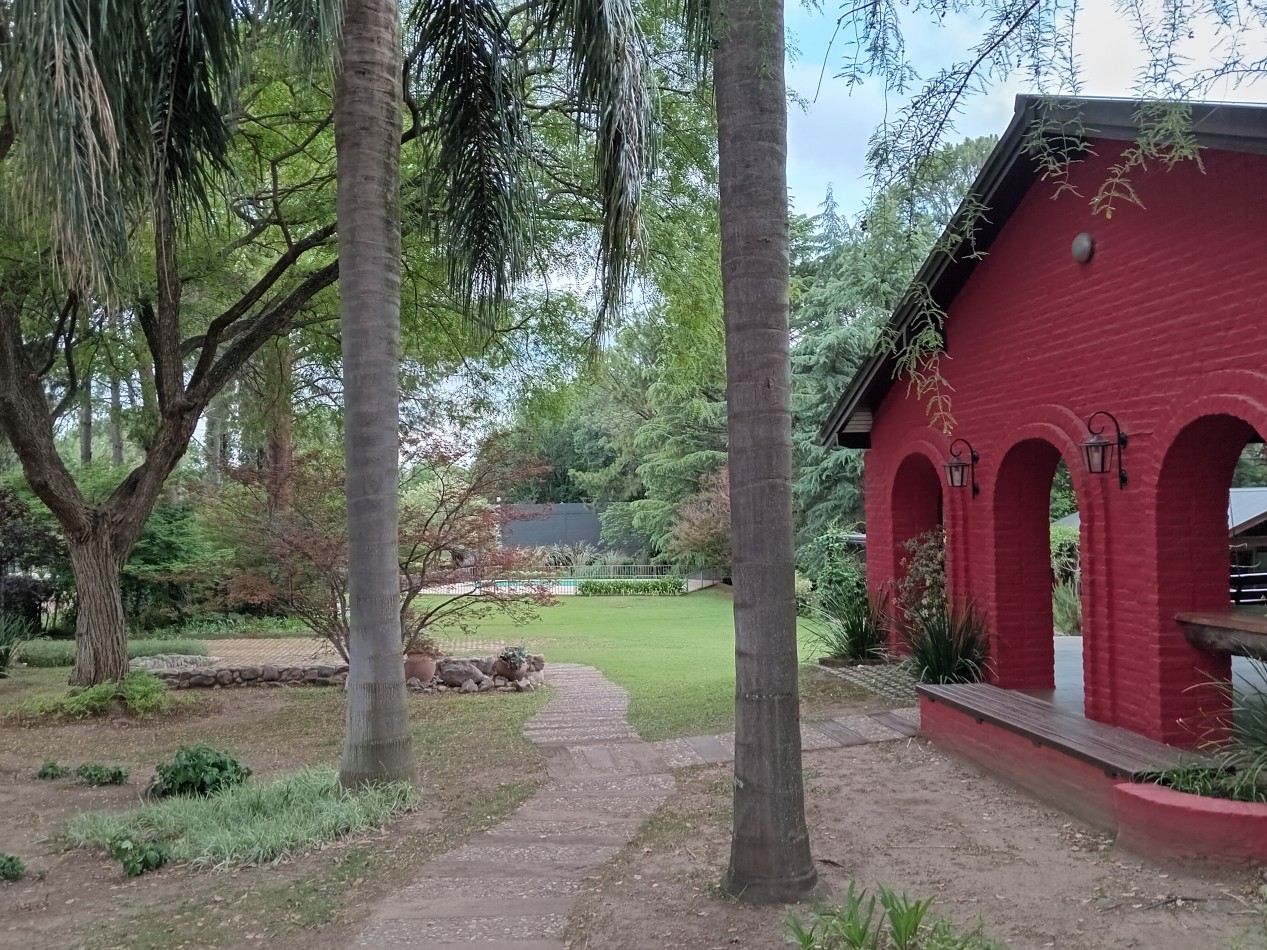 SE ALQUILA CASONA A POCOS METROS DEL LAGO EN VILLA DEL DIQUE