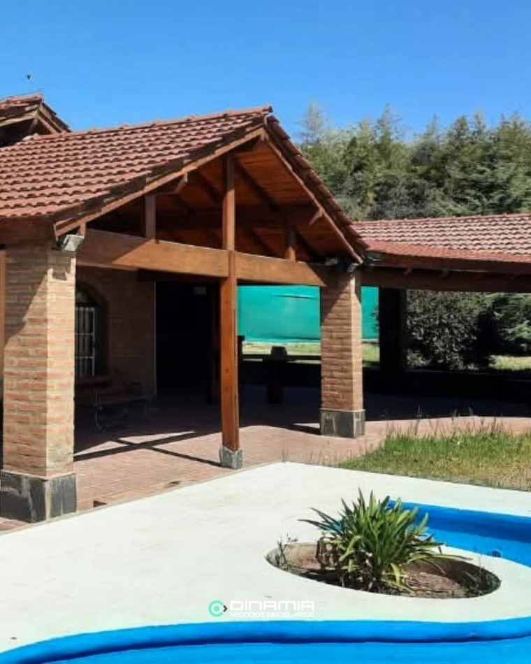 SE VENDE CASA A 150 MTS. DEL LAGO EN VILLA DEL DIQUE.