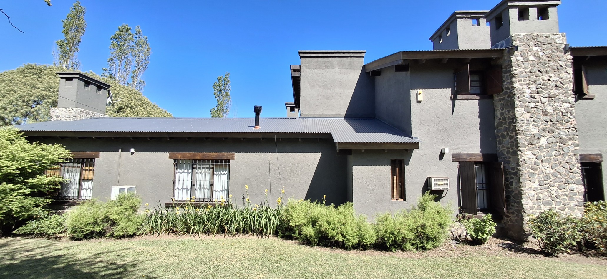 SE VENDE CASA ESTILO COLONIAL, UBICADA EN SANTA ROSA DE CALAMUCHITA