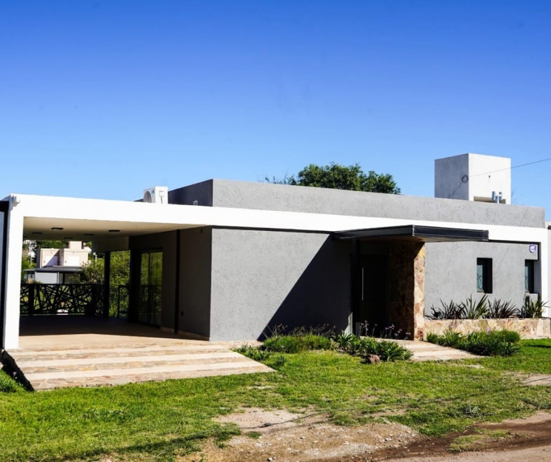 HERMOSA CASA A LA VENTA EN VILLA NATURALEZA, VILLA RUMIPAL