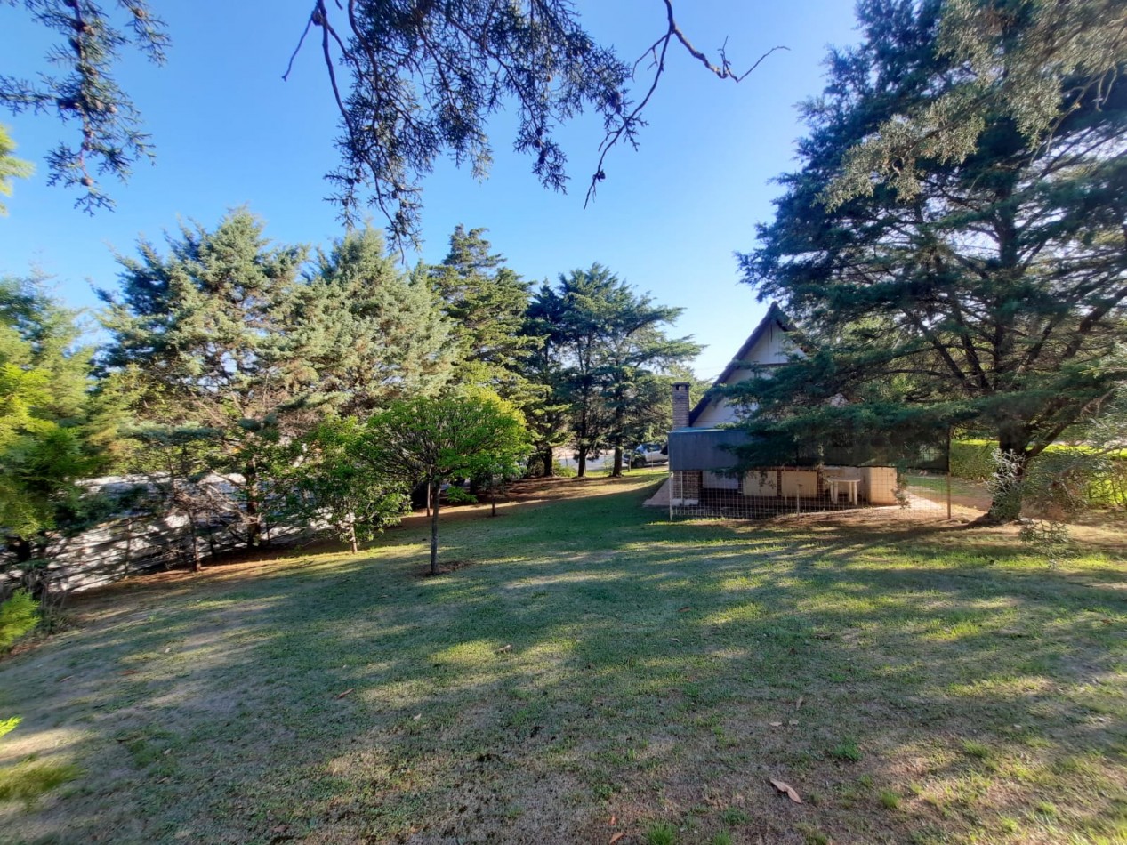 SE VENDE CASA ALPINA, EXCELENTE UBICACION. OPORTUNIDAD.