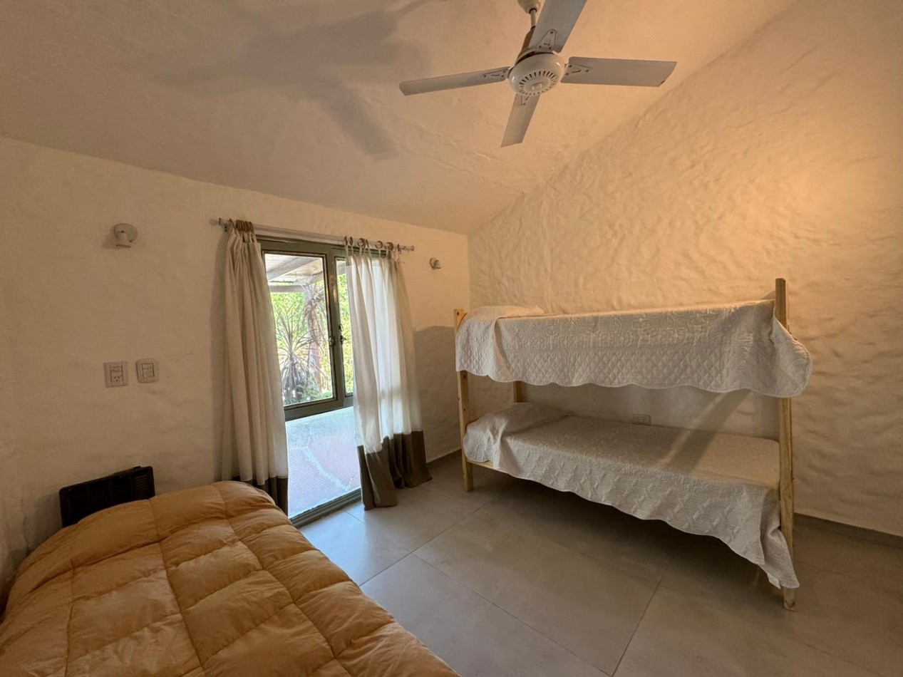 CASA EN PLAYA GRANDE CON BAJADA AL LAGO EN VILLA DEL DIQUE