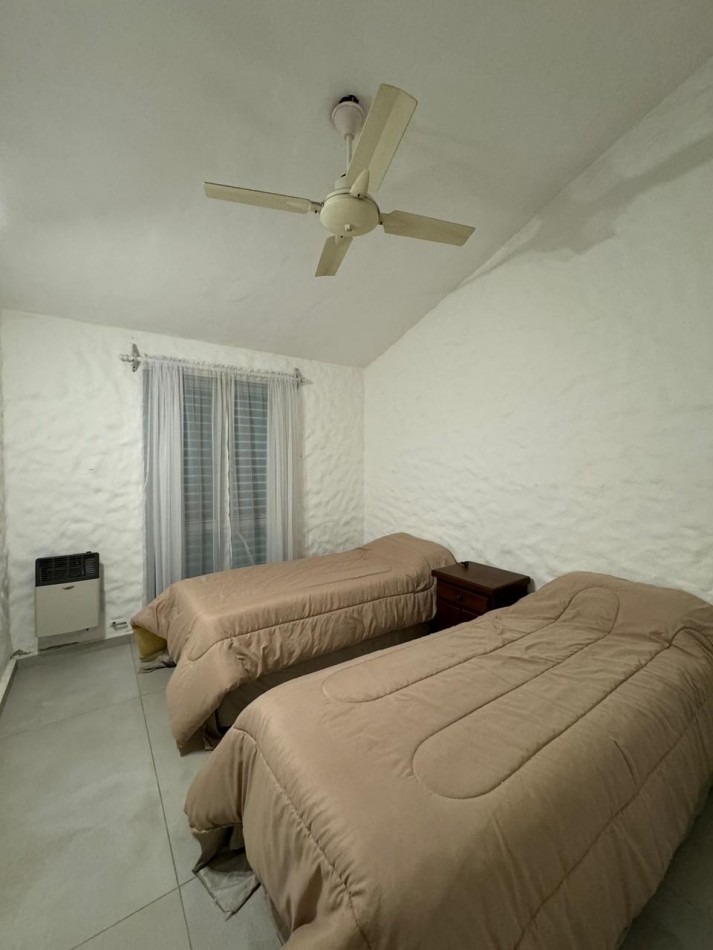 CASA EN PLAYA GRANDE CON BAJADA AL LAGO EN VILLA DEL DIQUE