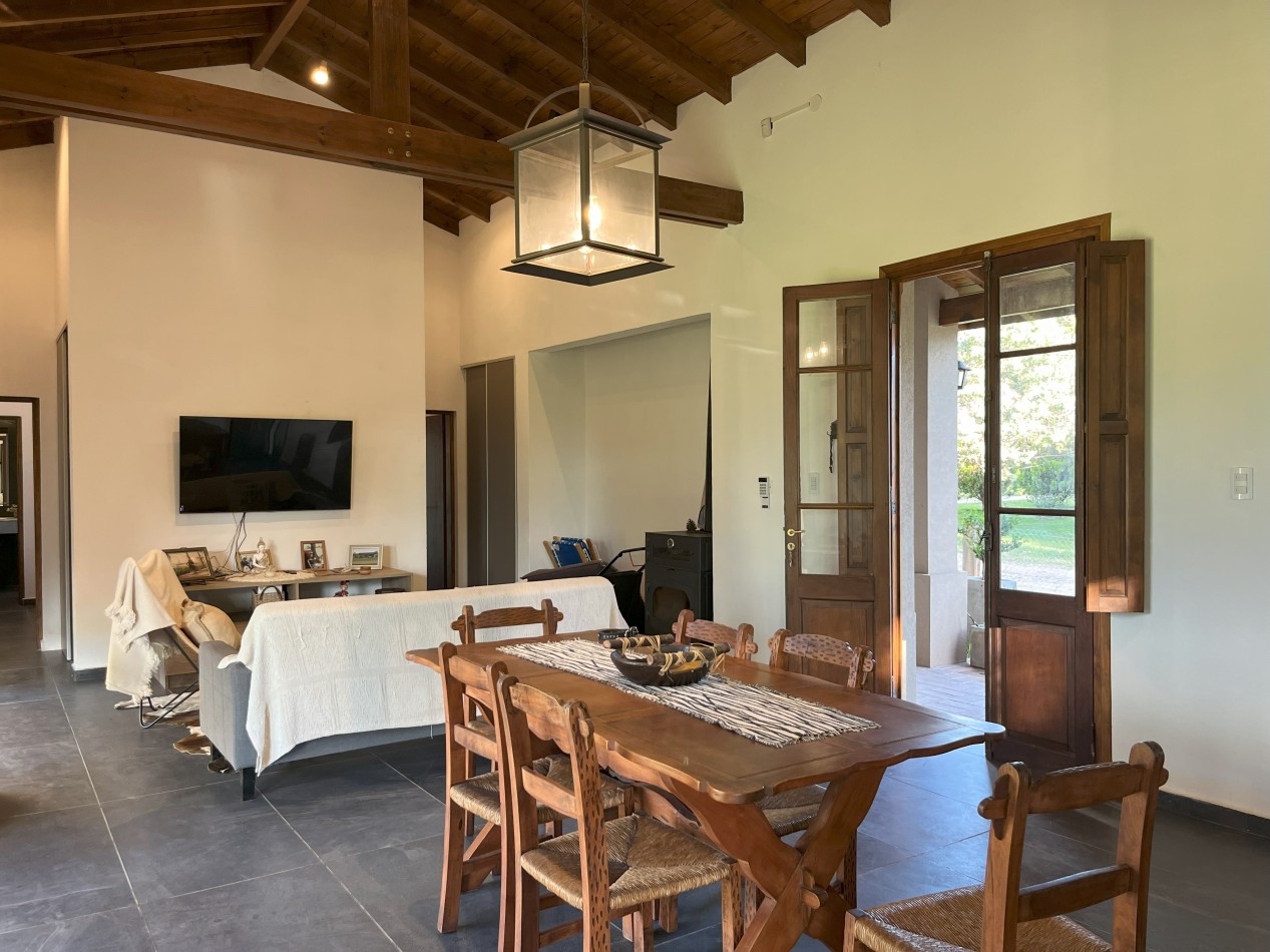 CASA CON TERMINACIONES DE CATEGORIA EN VILLA DEL PARQUE, VILLA RUMIPAL