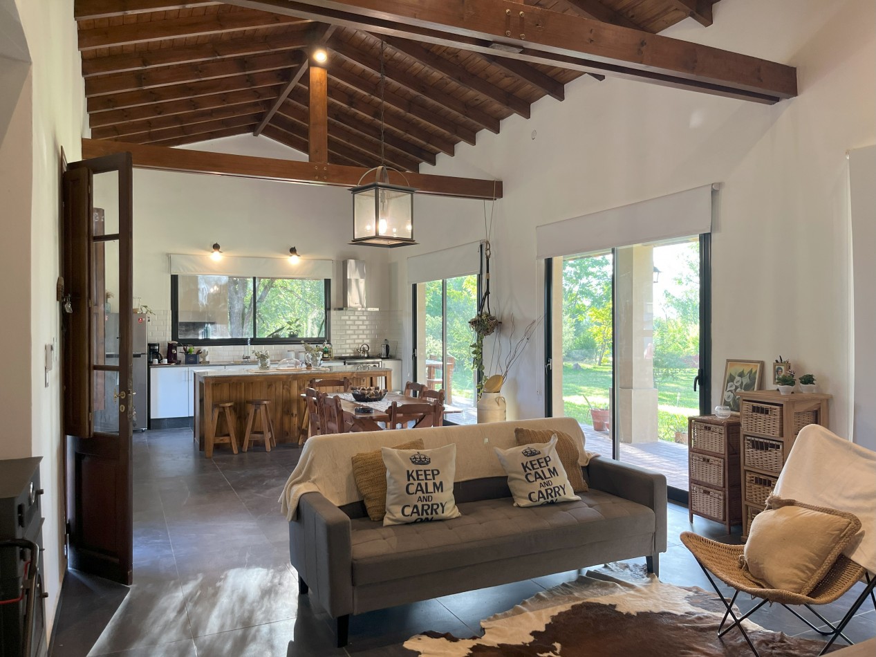 CASA CON TERMINACIONES DE CATEGORIA EN VILLA DEL PARQUE, VILLA RUMIPAL