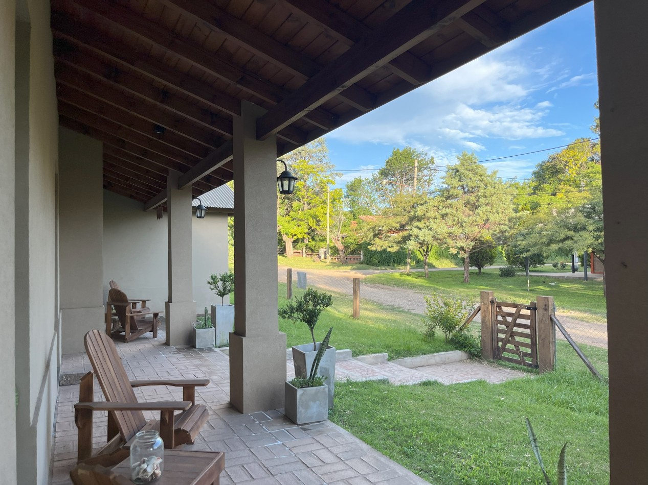 CASA CON TERMINACIONES DE CATEGORIA EN VILLA DEL PARQUE, VILLA RUMIPAL