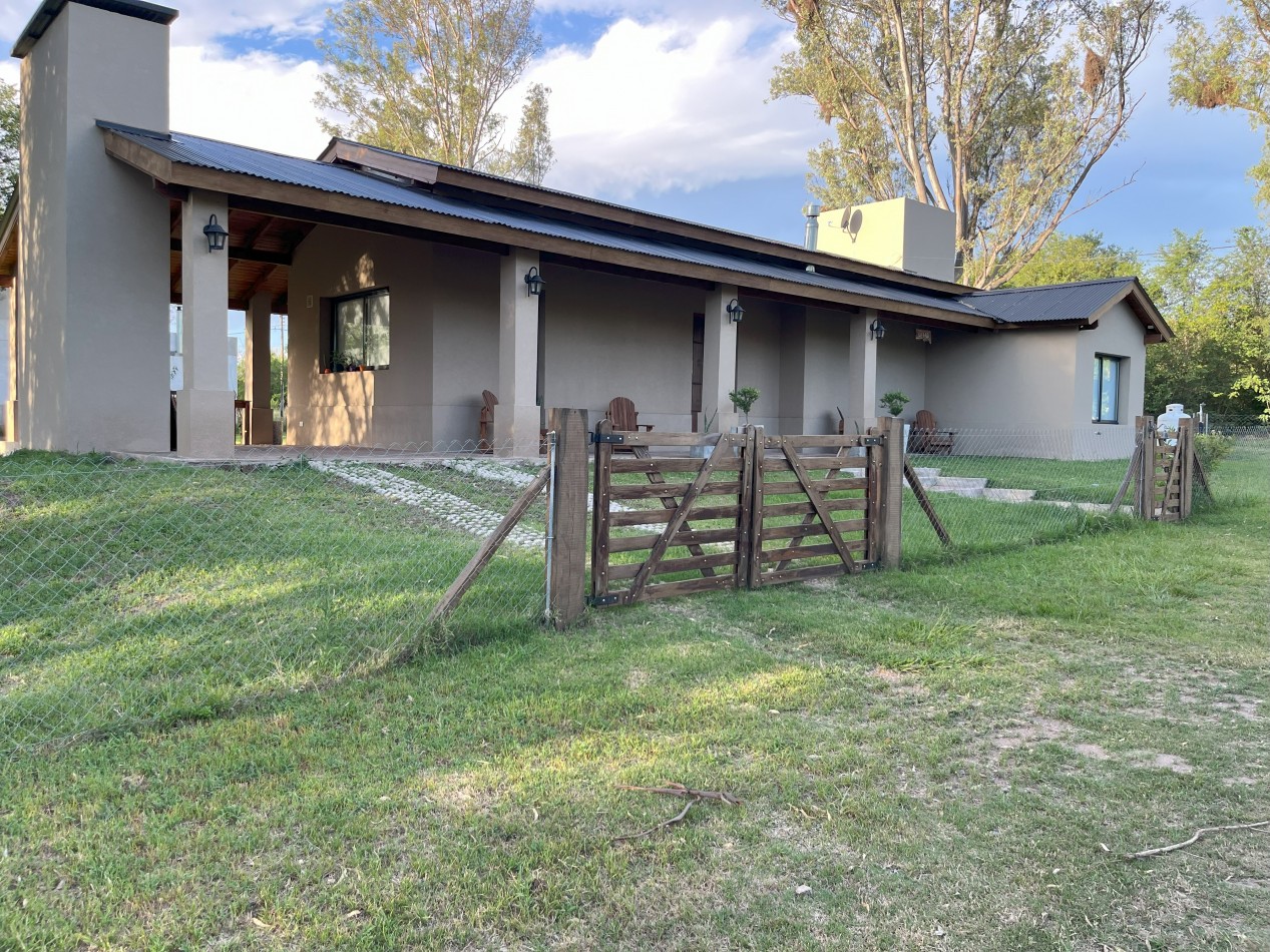 CASA CON TERMINACIONES DE CATEGORIA EN VILLA DEL PARQUE, VILLA RUMIPAL