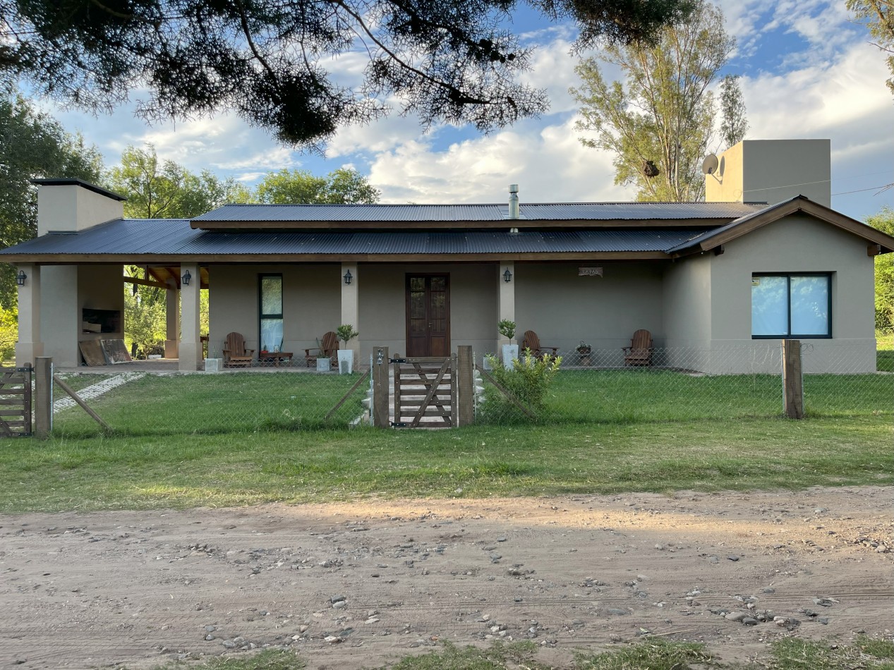 CASA CON TERMINACIONES DE CATEGORIA EN VILLA DEL PARQUE, VILLA RUMIPAL