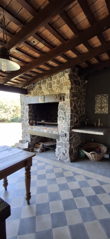 SE VENDE CASA ESTILO COLONIAL, UBICADA EN SANTA ROSA DE CALAMUCHITA