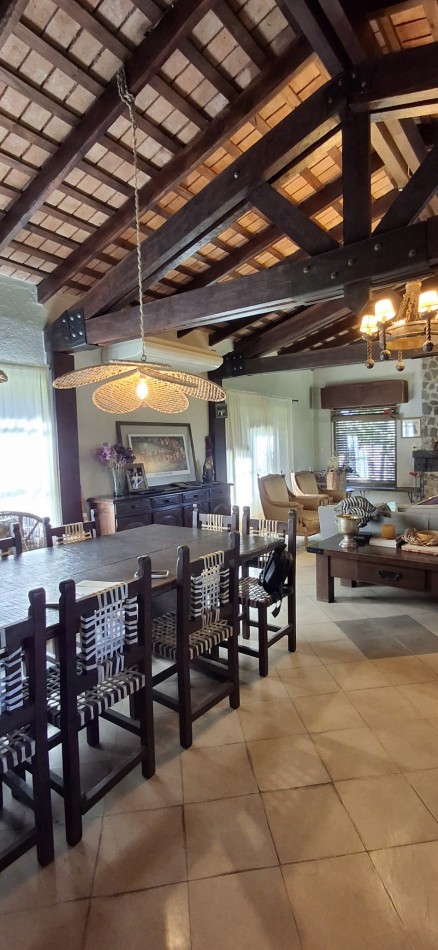 SE VENDE CASA ESTILO COLONIAL, UBICADA EN SANTA ROSA DE CALAMUCHITA