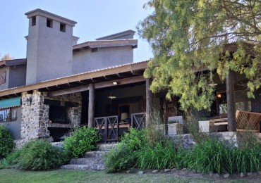 SE VENDE CASA ESTILO COLONIAL, UBICADA EN SANTA ROSA DE CALAMUCHITA