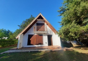 SE VENDE CASA ALPINA, EXCELENTE UBICACION. OPORTUNIDAD.