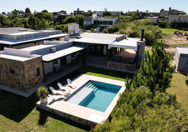 SE VENDE PROPIEDAD A SOLO 3 CUADRAS DEL LAGO EN VILLA RUMIPAL