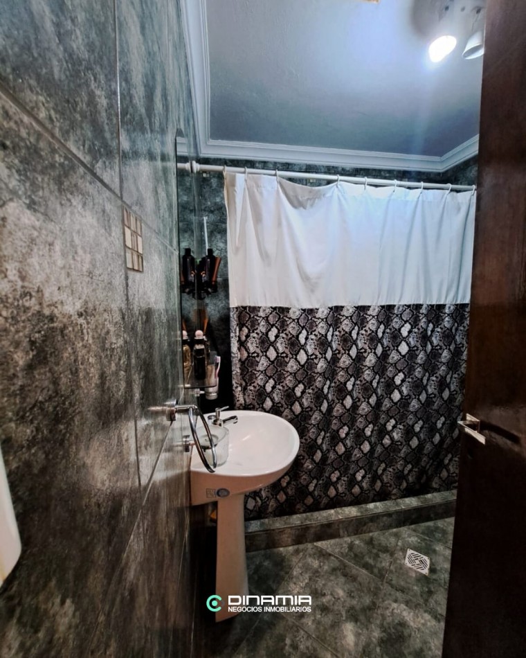 SE VENDE 2 PROPIEDADES, EN VILLA DEL DIQUE.