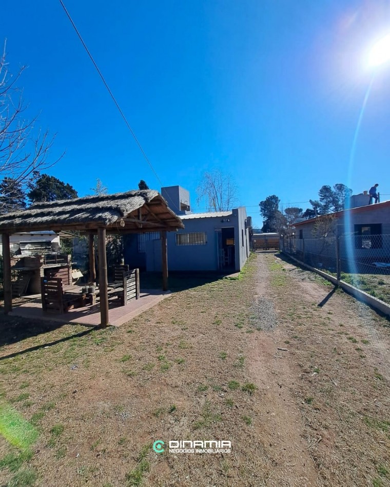 SE VENDE 2 PROPIEDADES, EN VILLA DEL DIQUE.