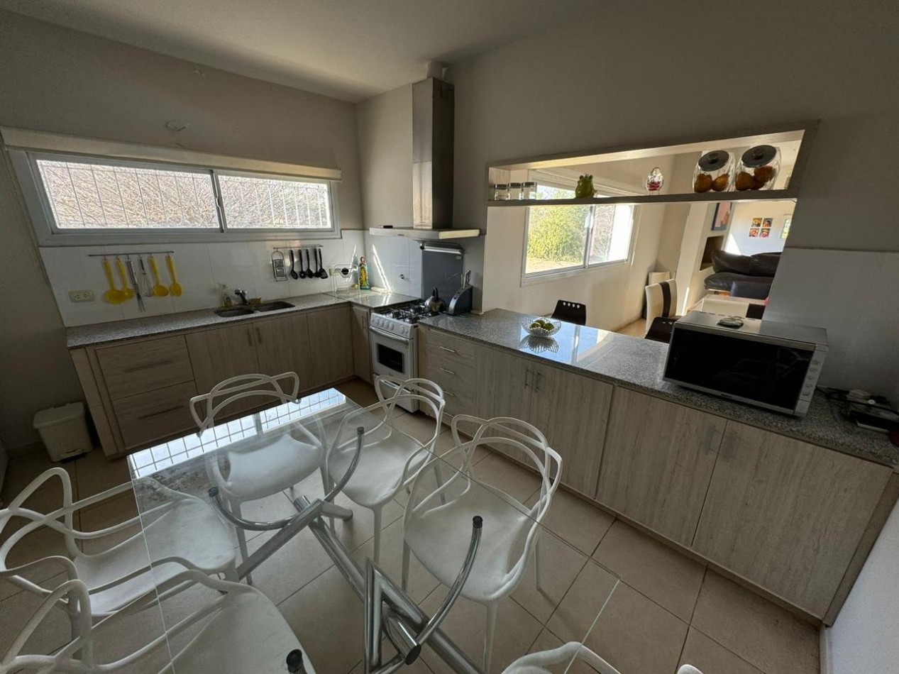 CASA ESQUINA DE CATEGORIA EN VILLA DEL DIQUE