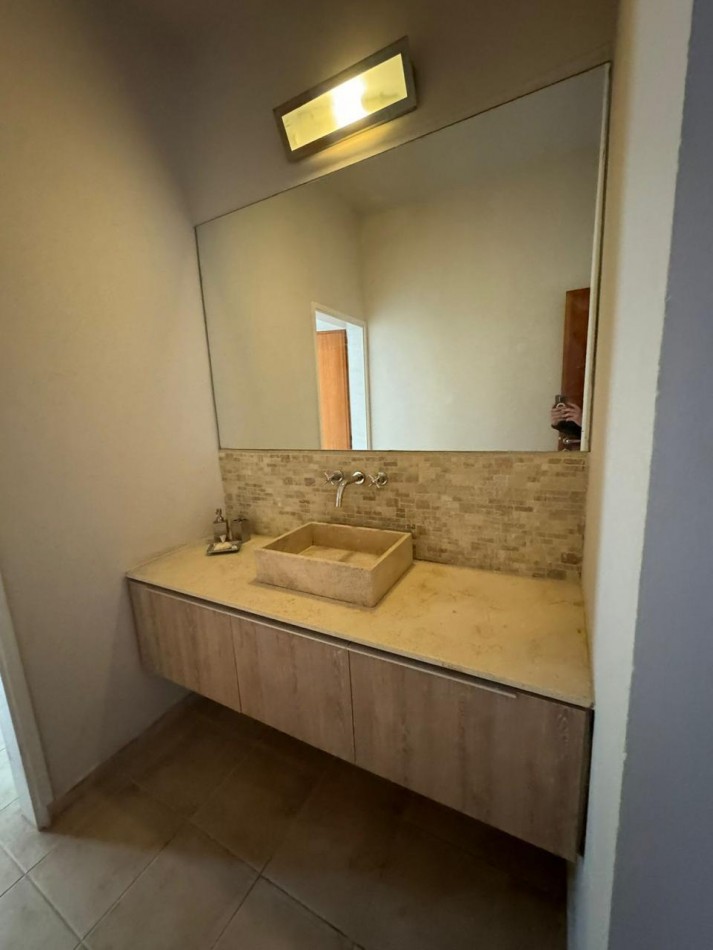 CASA ESQUINA DE CATEGORIA EN VILLA DEL DIQUE