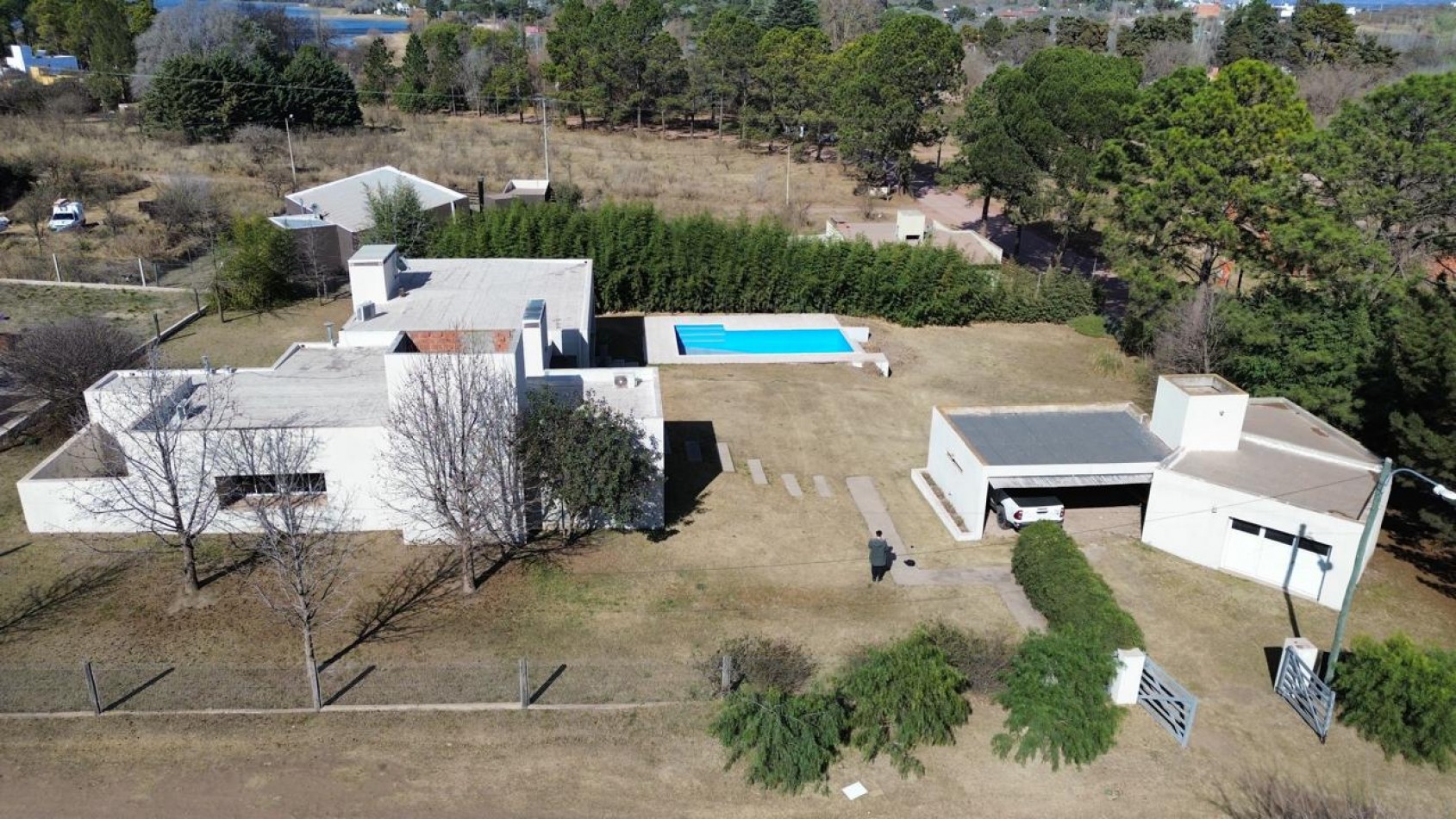 CASA ESQUINA DE CATEGORIA EN VILLA DEL DIQUE