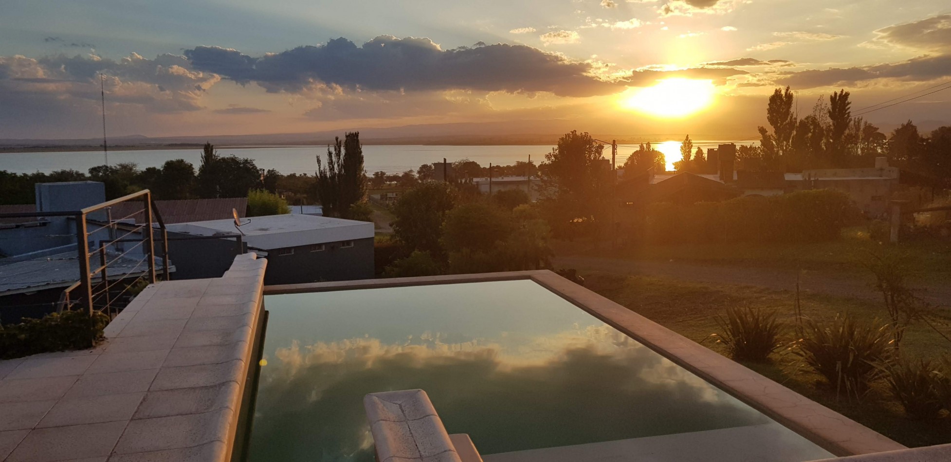 SE VENDE CASA CON VISTA AL LAGO EN VILLA NATURALEZA, VILLA RUMIPAL.