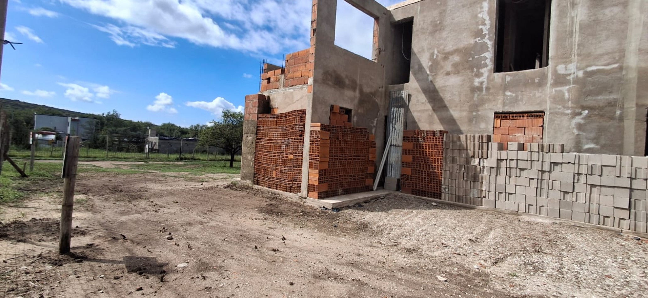 SE VENDEN 2 LOTES MAS 1 LOTE CON OBRA EN CONSTRUCCION EN VILLA DEL DIQUE 