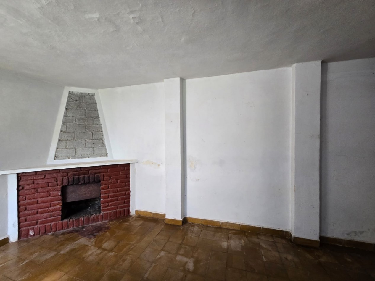 SE VENDE CASA EN VILLA DEL DIQUE, A POCAS CUADRAS DEL CENTRO Y CON GAS NATURAL