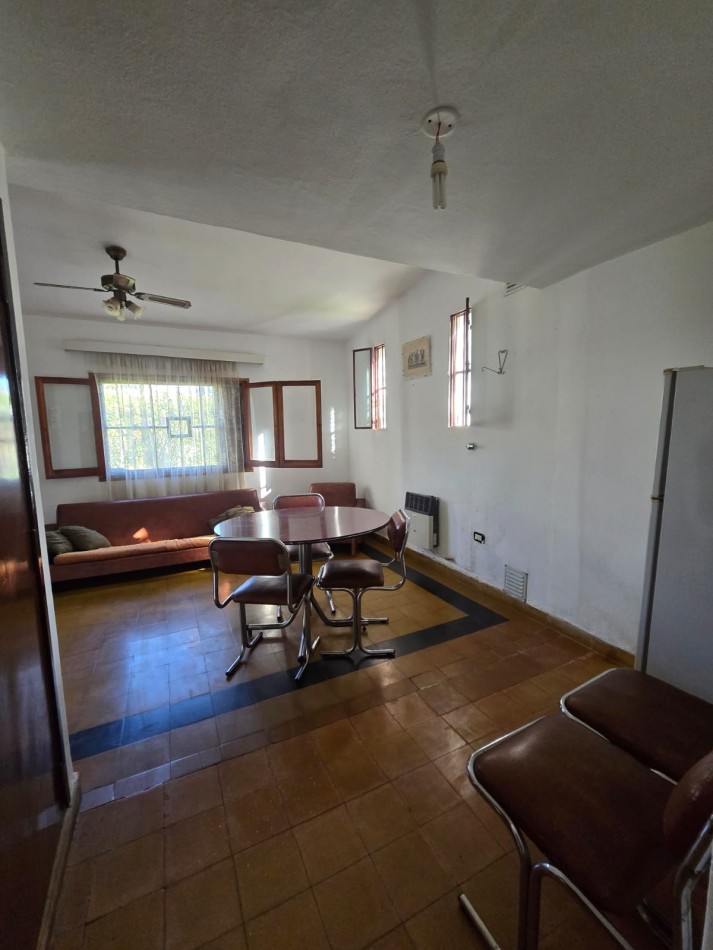 SE VENDE CASA EN VILLA DEL DIQUE, A POCAS CUADRAS DEL CENTRO Y CON GAS NATURAL