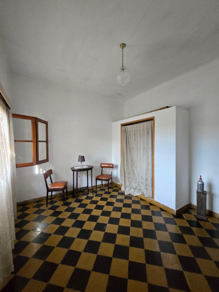 SE VENDE CASA EN VILLA DEL DIQUE, A POCAS CUADRAS DEL CENTRO Y CON GAS NATURAL