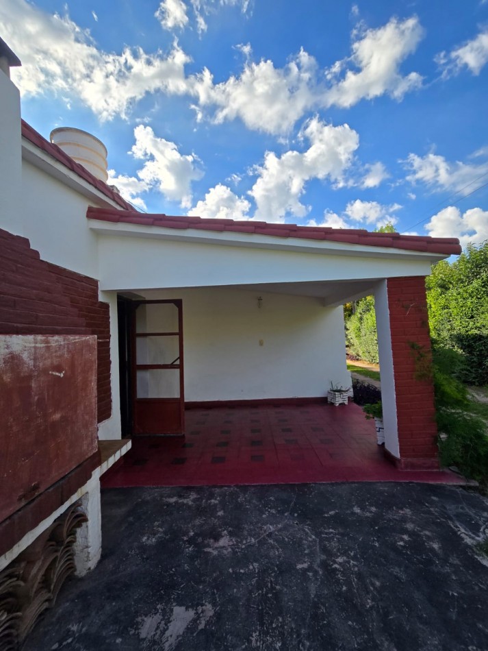 SE VENDE CASA EN VILLA DEL DIQUE, A POCAS CUADRAS DEL CENTRO Y CON GAS NATURAL