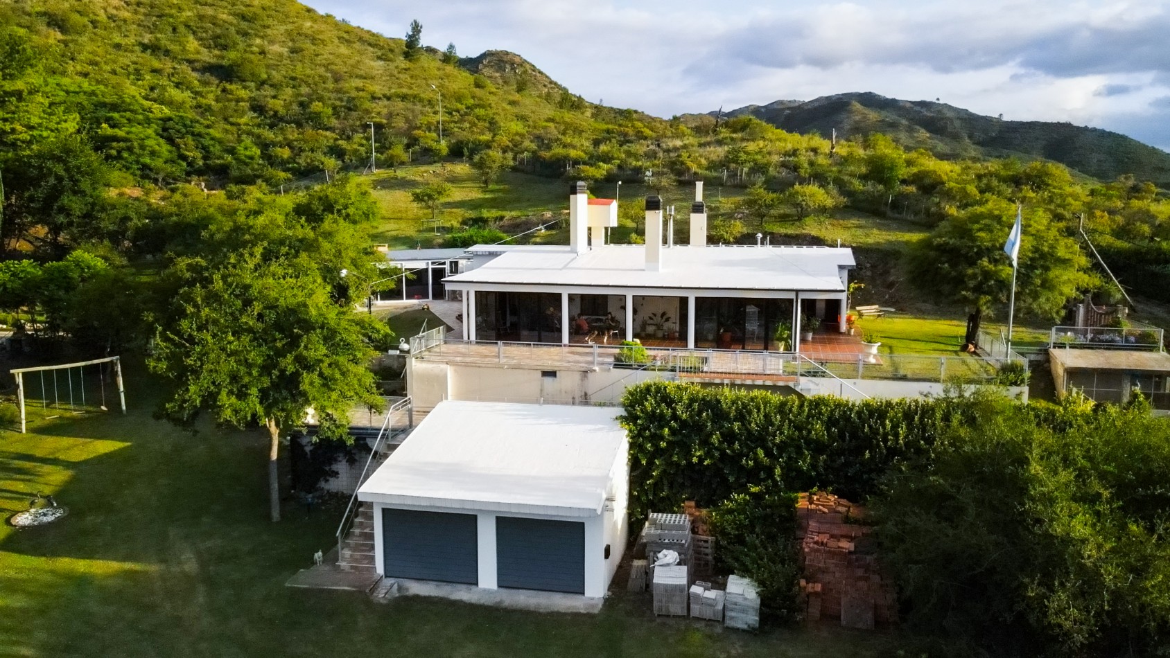 INCREIBLE PROPIEDAD EN VENTA CONSTRUIDA SOBRE UNA HECTAREA