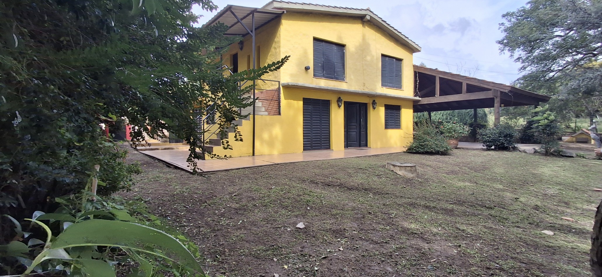 CASA ESQUINA EN VENTA EN UNA DE LAS ZONAS MAS ELEGIDAS DE VILLA DEL DIQUE