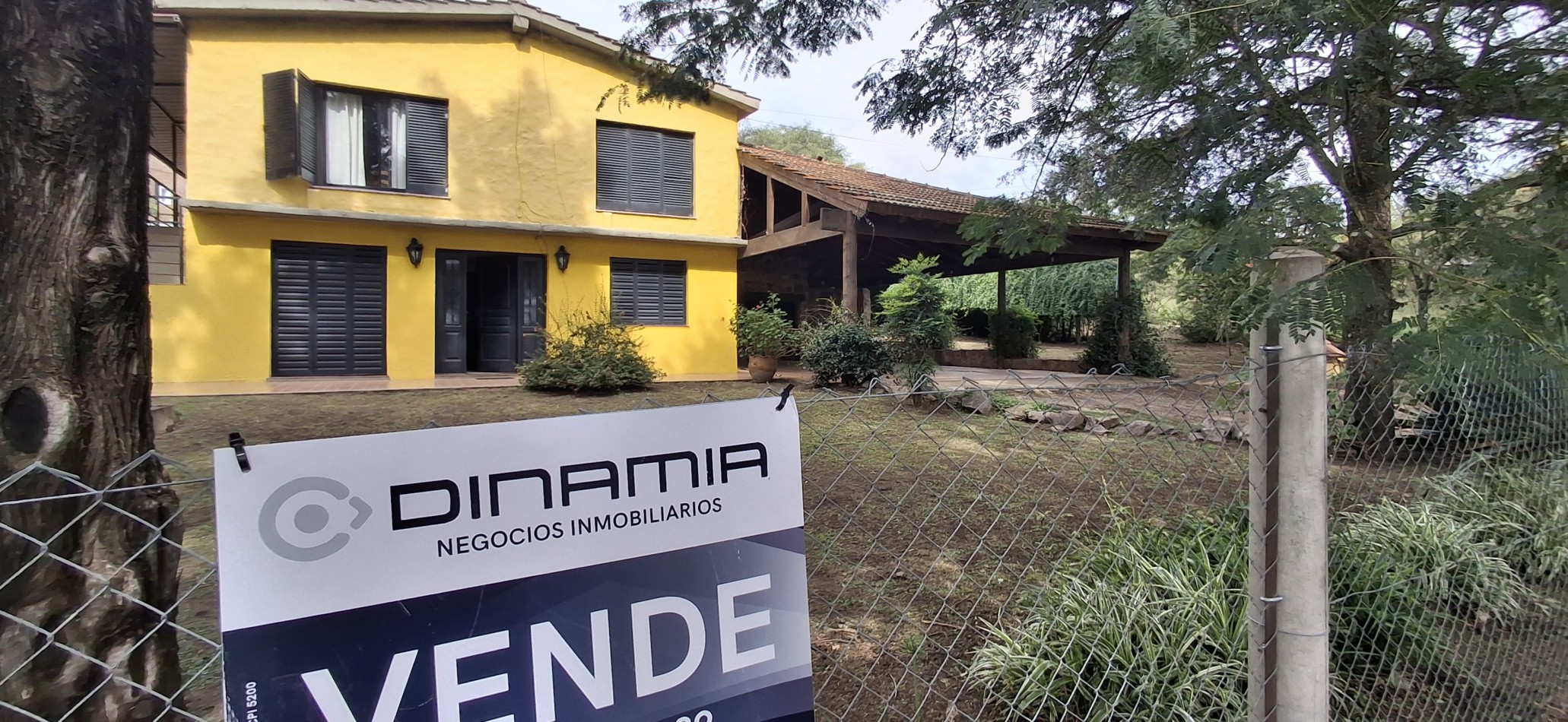 CASA ESQUINA EN VENTA EN UNA DE LAS ZONAS MAS ELEGIDAS DE VILLA DEL DIQUE