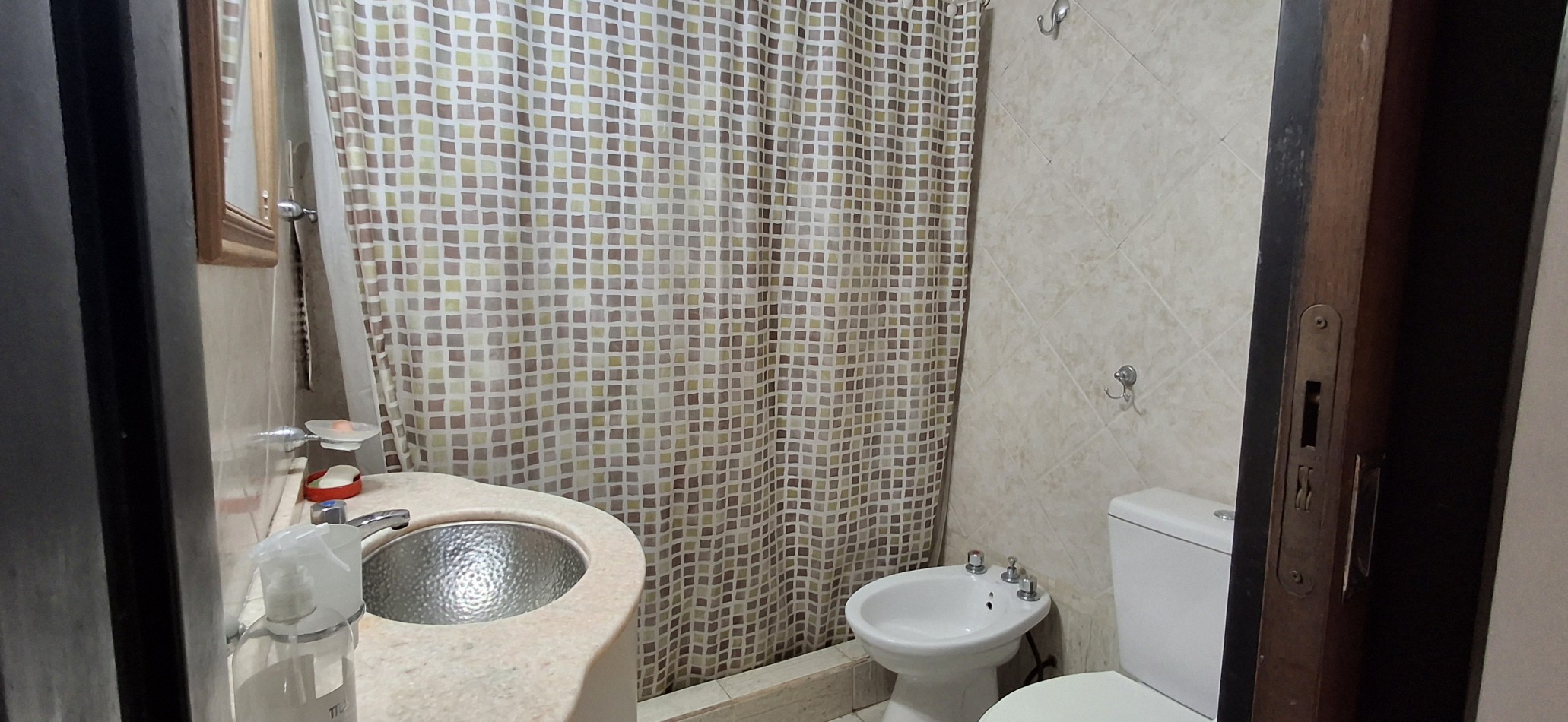 CASA ESQUINA EN VENTA EN UNA DE LAS ZONAS MAS ELEGIDAS DE VILLA DEL DIQUE