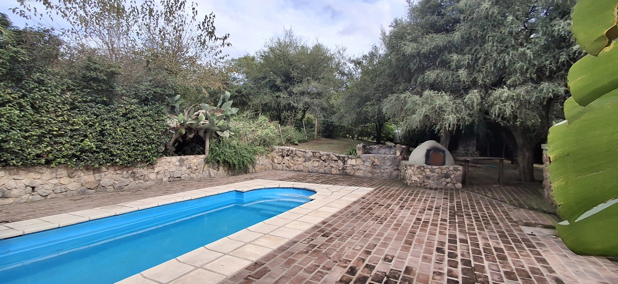 CASA ESQUINA EN VENTA EN UNA DE LAS ZONAS MAS ELEGIDAS DE VILLA DEL DIQUE