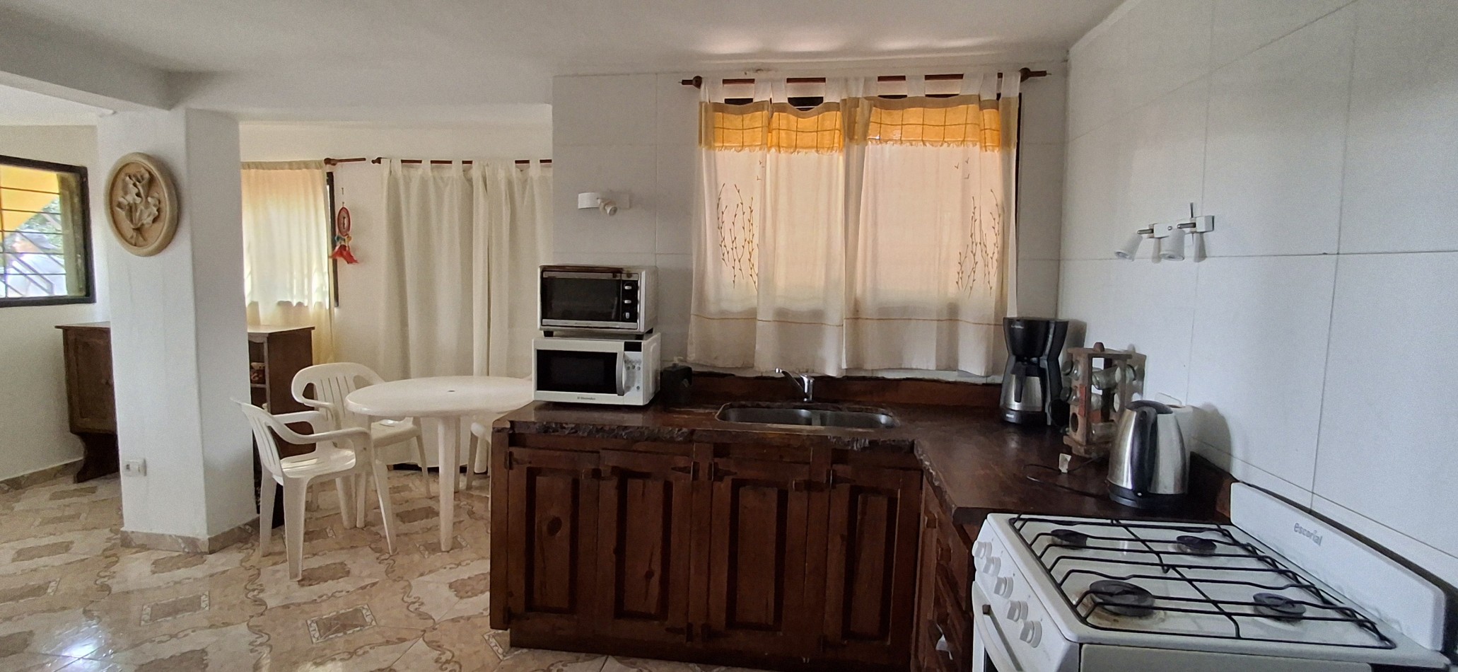 CASA ESQUINA EN VENTA EN UNA DE LAS ZONAS MAS ELEGIDAS DE VILLA DEL DIQUE