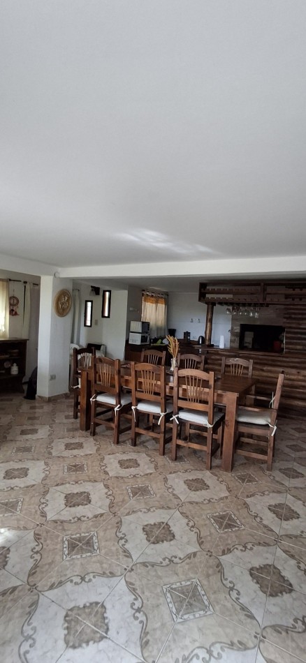 CASA ESQUINA EN VENTA EN UNA DE LAS ZONAS MAS ELEGIDAS DE VILLA DEL DIQUE