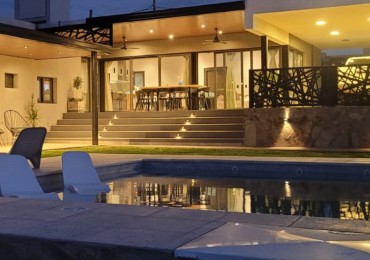 HERMOSA CASA EN VENTA EN VILLA NATURALEZA- VILLA RUMIPAL