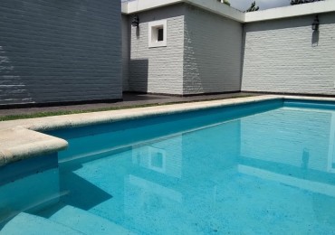 CASA A LA VENTA EN LA MEJOR ZONA DE PLAYA GRANDE - VILLA DEL DIQUE!