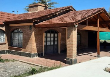 SE VENDE CASA A 150 MTS. DEL LAGO EN VILLA DEL DIQUE.