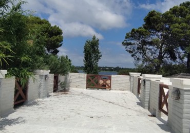 CASA A LA VENTA EN LA MEJOR ZONA DE PLAYA GRANDE - VILLA DEL DIQUE!